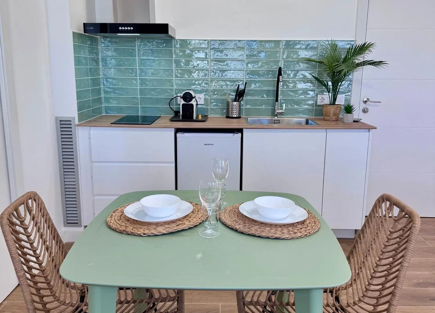 Estudio En Planta Baja, Con Piscina Comunitaria Empuriabrava